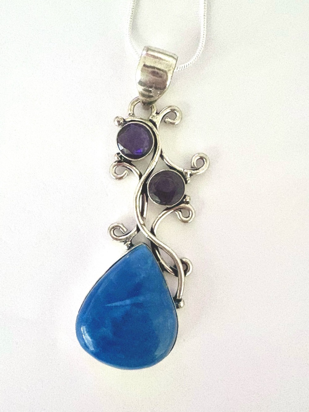 Beautiful, 2 inch, 925 marked, Owyhee and Amethyst pendant on a silver chain.